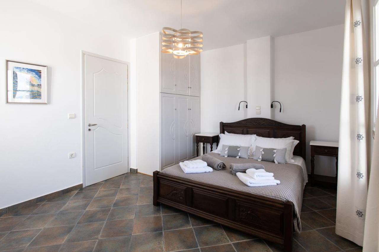 Sea Lilies Suites Plaka  Ngoại thất bức ảnh