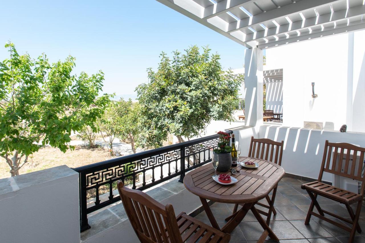 Sea Lilies Suites Plaka  Ngoại thất bức ảnh