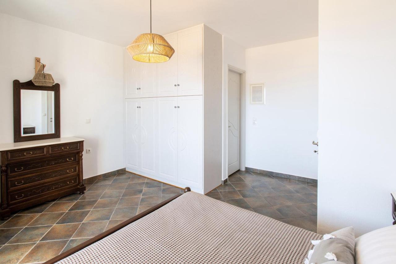 Sea Lilies Suites Plaka  Ngoại thất bức ảnh